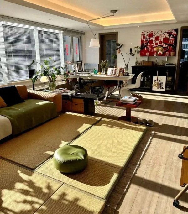 港陆证券 听中介忽悠“西边户最划算”，住进来后发现被坑了：西晒真受不了