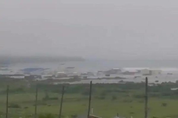 逸富盈策略 俄港口遭海啸袭击画面 巨浪摧毁渔业重镇